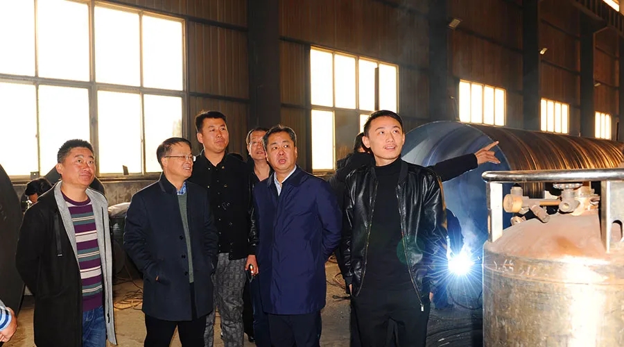 昆都侖區(qū)區(qū)委副書記、區(qū)長廉冬一行與誠鋼管道主要負責人趕赴河北調(diào)研考察